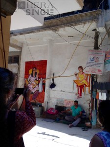 Fig. 5 A wall-painting behind the wall that a cobbler usually sits (Photo by Penn)