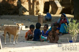 Fig. 7 Children and a woman in Urdu Park (Photo by Penn)